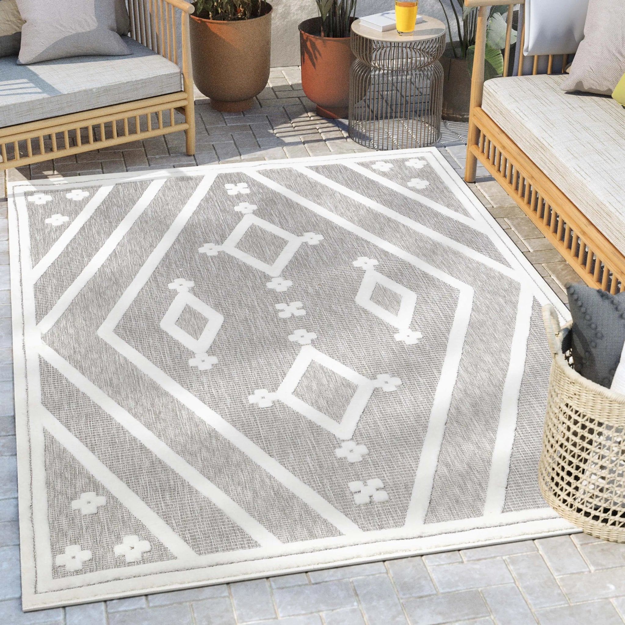 Mali Tribal Diamond Pattern Indoor/Outdoor Grey High-Low Rug Well Woven