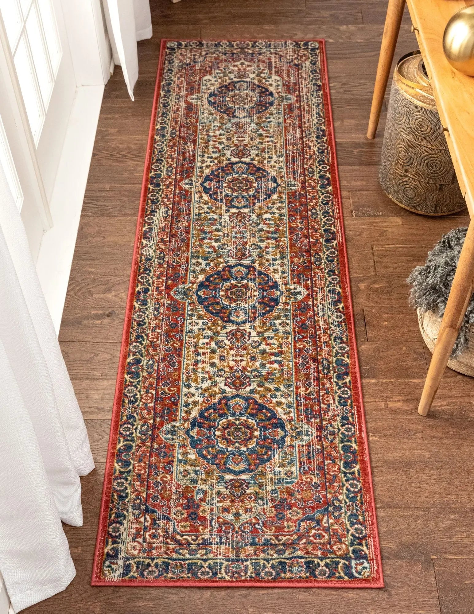 Alisha Crimson Traditional Medallion Distressed Rug Well Woven